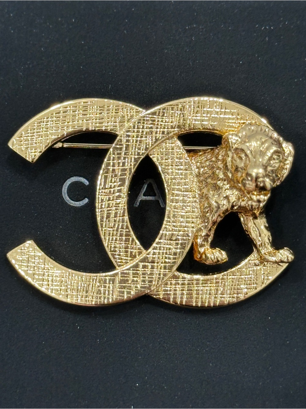 CHANEL 2022A GOLD TONE METAL BROOCH WITH CC LOGO LION NEW IN BOX.